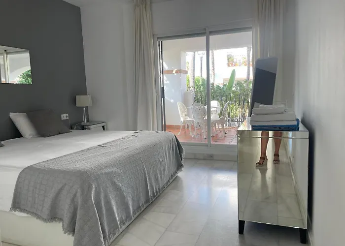 Solguest A 7 Minutos De Puerto Banus 1ª Linea Playa!!! * Марбелья